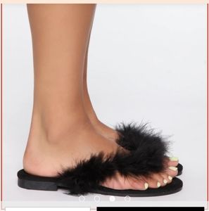 FASHIONNOVA FUZZY FLIP FLOPS